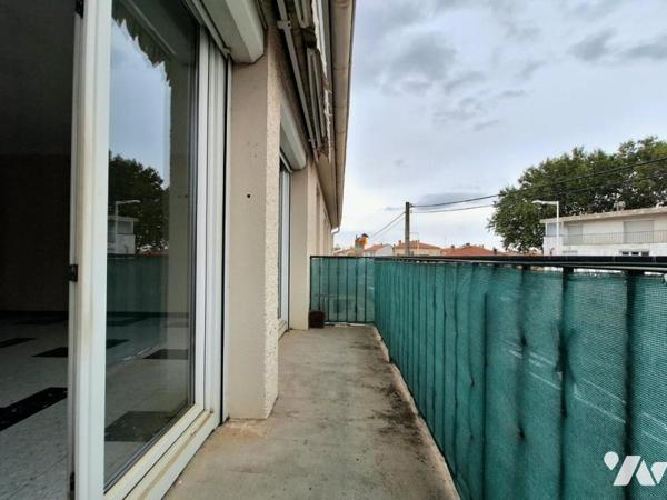 SAINT-ASSISCLE, APPARTEMENT T3 AVEC GRAND GARAGE ET CAVE !