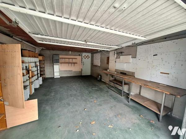 SAINT-ASSISCLE, APPARTEMENT T3 AVEC GRAND GARAGE ET CAVE !