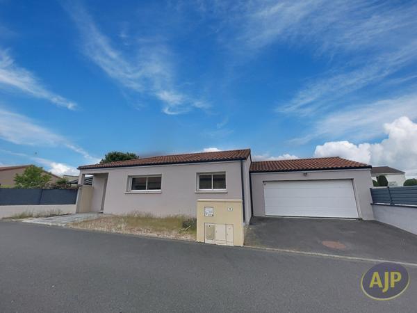 Location maison Begrolles En Mauges : 866 € - AJP Immobilier Saint-Macaire-en-Mauges