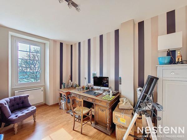 À vendre maison en pierre rénovée de 165 m² avec dépendances et parc paysagé de 4 100 m²