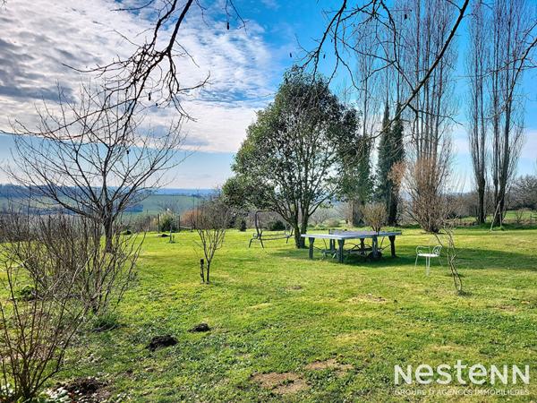 À vendre maison en pierre rénovée de 165 m² avec dépendances et parc paysagé de 4 100 m²