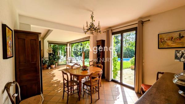 Maison à CHARBONNIERES-LES-BAINS, 69260 - 7 pièces 168m²