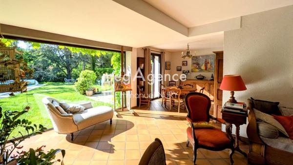Maison à CHARBONNIERES-LES-BAINS, 69260 - 7 pièces 168m²