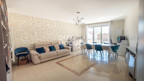 Appartement familial avec balcons dans un quartier proche métro