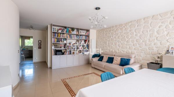 Appartement familial avec balcons dans un quartier proche métro