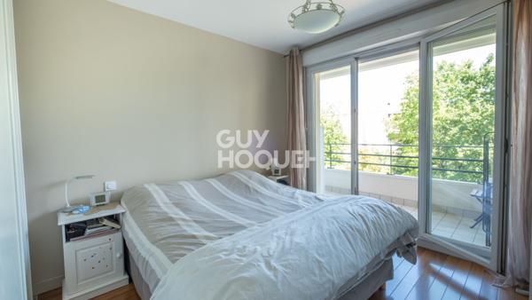 Appartement familial avec balcons dans un quartier proche métro