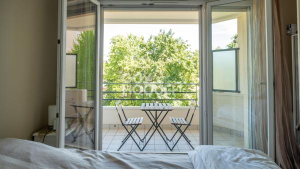 Appartement familial avec balcons dans un quartier proche métro