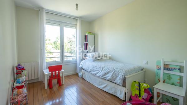 Appartement familial avec balcons dans un quartier proche métro