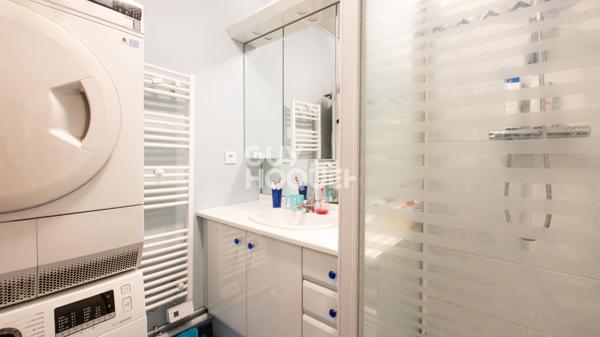 Appartement familial avec balcons dans un quartier proche métro