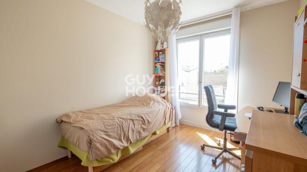 Appartement familial avec balcons dans un quartier proche métro