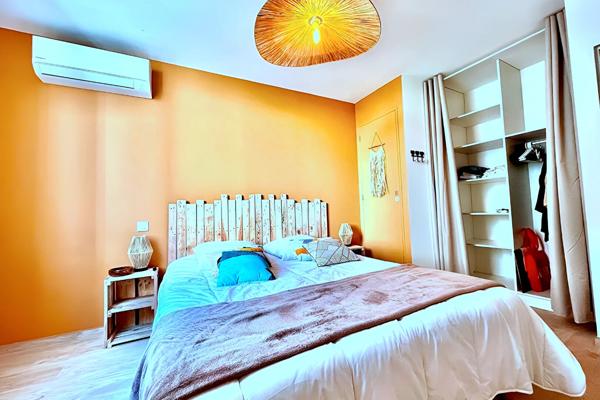 MÈZE CENTRE - Maison de ville d'exception ? T3 meublée avec terrasse tropézienne