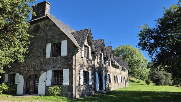Superbe propriété de caractère sur 2 hectares Saint-Cernin (15310)