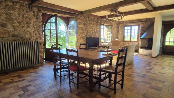 Superbe propriété de caractère sur 2 hectares Saint-Cernin (15310)