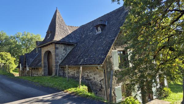 Superbe propriété de caractère sur 2 hectares Saint-Cernin (15310)