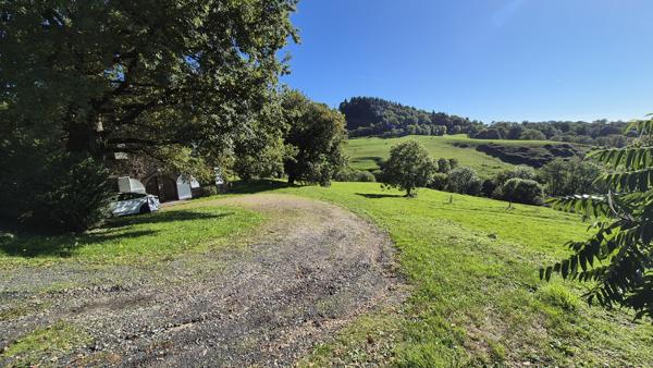 Superbe propriété de caractère sur 2 hectares Saint-Cernin (15310)