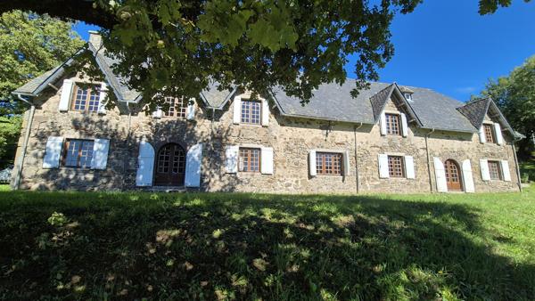 Superbe propriété de caractère sur 2 hectares Saint-Cernin (15310)