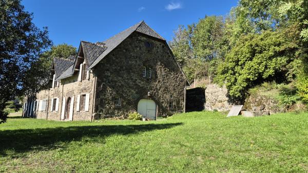Superbe propriété de caractère sur 2 hectares Saint-Cernin (15310)