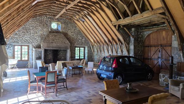 Superbe propriété de caractère sur 2 hectares Saint-Cernin (15310)