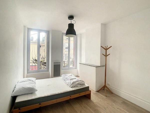 Appartement à louer    1 pièce •  Lamastre