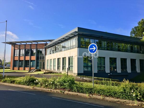 Bureaux à louer à Marcq-en-Baroeul avec parkings et accès rapide aux grands axes
