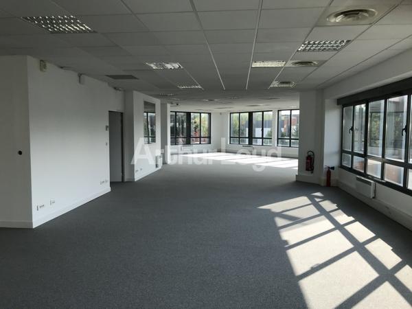 Bureaux à louer à Marcq-en-Baroeul avec parkings et accès rapide aux grands axes