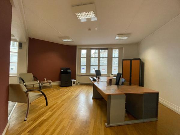 A VENDRE--- LIMOGES centre-ville bureaux en rez de chaussée