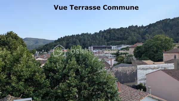 Emplacement idéal au coeur de Lamalou-les-Bains !

Ce n'est pas une blague : 
- à 300m des Thermes, 
- les commerces au pied de l'immeuble, 
- les différents services à quelques dizaines de mètres (hôpital, clinique, poste, marché, mairie, casino etc), 

Vous l'avez compris, l'atout principal de ce grand appartement c'est sa localisation.

D'autres atouts?
- sa belle surface de presque 68m² (67,94m² Loi Carrez, soyons précis), 
- ses 2 chambres, au calme côté cour, de 15 et 10m², chacune disposant d'un placard,
- une salle de bain rénovée
- un WC qui a eu la bonne idée de prendre son indépendance
- appartement traversant laissant circuler le bon air des Hauts Cantons,
- espaces de vie et de nuit bien délimités et articulés autour du couloir et des pièces d'eau,
- une CLIMATISATION réversible, celle dont tout le monde rêve pendant les fortes chaleurs, dans la pièce de vie,
- une belle luminosité,
- un balconnet accessible depuis la pièce principale,
- une cave permettant de stocker tout un tas de trucs qu'on ne veut pas voir dans son appartement,

Alors ? Pas mal non?

Et la copropriété?
- entrée sécurisée, 
- très bien entretenue et très propre,
- l'ASCENSEUR qui dessert l'appartement situé au 3e et dernier étage,
- un toit-terrasse accessible à tous pour faire sécher son linge,
- une petite cour privée pour stationner son véhicule,

Des travaux à prévoir?
Oui un petit peu, sinon l'appartement ne serait pas à ce prix là. L'électricité serait à reprendre mais le tableau est OK. 
Les menuiseries mériteraient d'être modernisées, tout comme la déco qui est à remettre au goût du jour ou pas.

D'autres questions?
Appelez moi ;)
