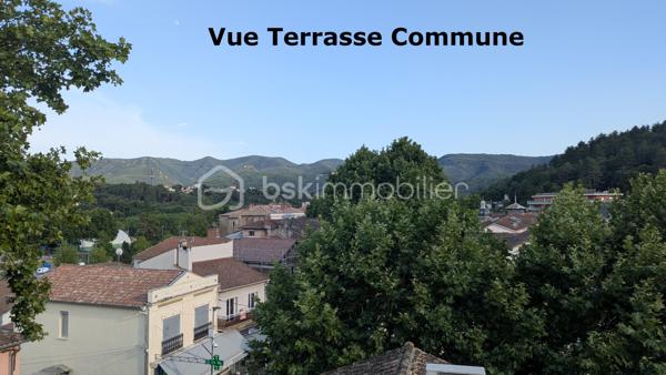 Emplacement idéal au coeur de Lamalou-les-Bains !

Ce n'est pas une blague : 
- à 300m des Thermes, 
- les commerces au pied de l'immeuble, 
- les différents services à quelques dizaines de mètres (hôpital, clinique, poste, marché, mairie, casino etc), 

Vous l'avez compris, l'atout principal de ce grand appartement c'est sa localisation.

D'autres atouts?
- sa belle surface de presque 68m² (67,94m² Loi Carrez, soyons précis), 
- ses 2 chambres, au calme côté cour, de 15 et 10m², chacune disposant d'un placard,
- une salle de bain rénovée
- un WC qui a eu la bonne idée de prendre son indépendance
- appartement traversant laissant circuler le bon air des Hauts Cantons,
- espaces de vie et de nuit bien délimités et articulés autour du couloir et des pièces d'eau,
- une CLIMATISATION réversible, celle dont tout le monde rêve pendant les fortes chaleurs, dans la pièce de vie,
- une belle luminosité,
- un balconnet accessible depuis la pièce principale,
- une cave permettant de stocker tout un tas de trucs qu'on ne veut pas voir dans son appartement,

Alors ? Pas mal non?

Et la copropriété?
- entrée sécurisée, 
- très bien entretenue et très propre,
- l'ASCENSEUR qui dessert l'appartement situé au 3e et dernier étage,
- un toit-terrasse accessible à tous pour faire sécher son linge,
- une petite cour privée pour stationner son véhicule,

Des travaux à prévoir?
Oui un petit peu, sinon l'appartement ne serait pas à ce prix là. L'électricité serait à reprendre mais le tableau est OK. 
Les menuiseries mériteraient d'être modernisées, tout comme la déco qui est à remettre au goût du jour ou pas.

D'autres questions?
Appelez moi ;)