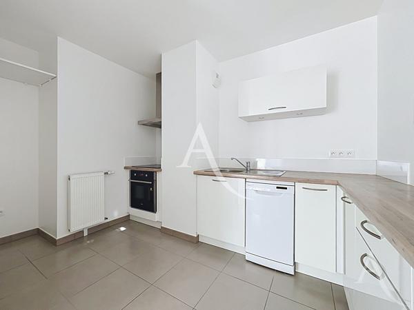 Appartement 2 pièces au coeur du centre ville de Mantes La Jolie avec place de stationnement