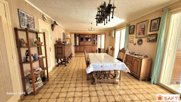 Pavillon INDIVIDUEL de 113m² habitable de PLAIN PIED très LUMINEUX avec SOUS SOL COMPLET et parcelle d'environ 1800m²