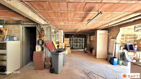 Pavillon INDIVIDUEL de 113m² habitable de PLAIN PIED très LUMINEUX avec SOUS SOL COMPLET et parcelle d'environ 1800m²