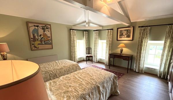 Manoir 4 chambres, 1 dépendance et grand terrain Mirambeau
