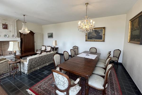 Manoir 4 chambres, 1 dépendance et grand terrain Mirambeau