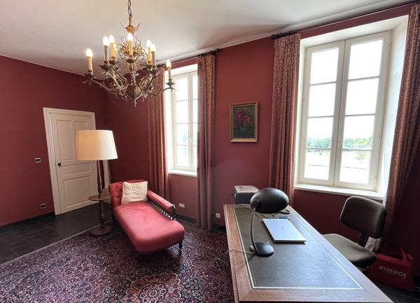 Manoir 4 chambres, 1 dépendance et grand terrain Mirambeau