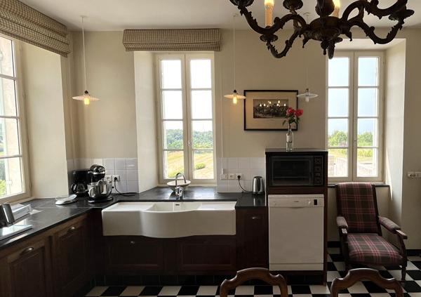 Manoir 4 chambres, 1 dépendance et grand terrain Mirambeau