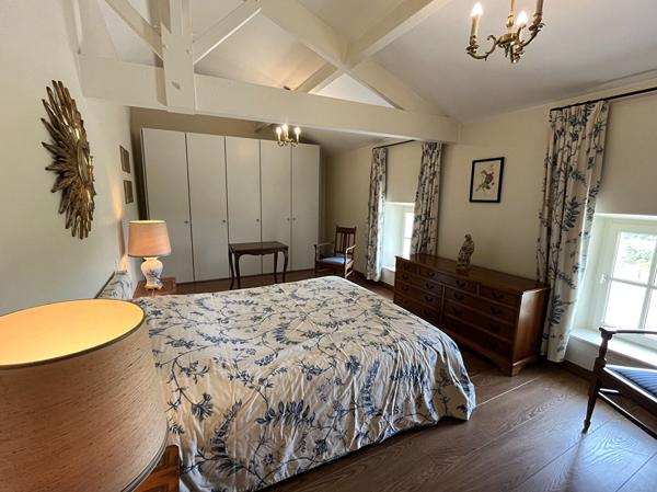 Manoir 4 chambres, 1 dépendance et grand terrain Mirambeau