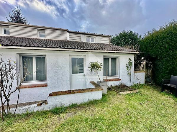 Location d'un F1 meublé dans une dépendance divisée en 2 logement avec jardin à Herblay-sur-Seine.