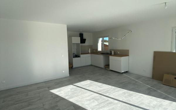 Maison à louer    4 pièces •  Saugnac-et-Cambran