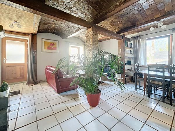 Adorable maison de village sans travaux, 2 chambres, un bureau, cuisine neuve, matériaux anciens préservés