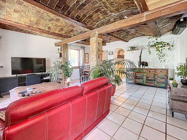 Adorable maison de village sans travaux, 2 chambres, un bureau, cuisine neuve, matériaux anciens préservés