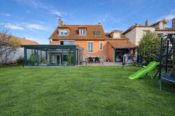 TORCY - Maison d'exception avec piscine intérieure & espace bien-être