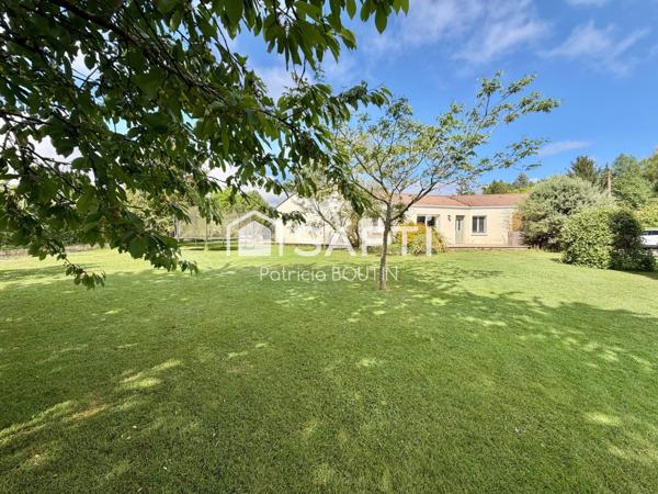 PAVILLON DE PLAIN PIED 4 CHAMBRES, BUREAU PISCINE ET GARAGES !