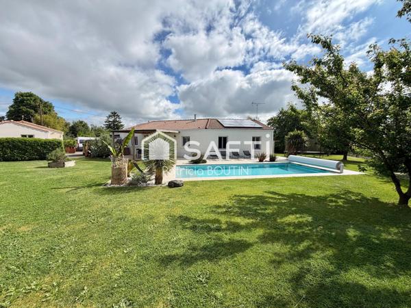 PAVILLON DE PLAIN PIED 4 CHAMBRES, BUREAU PISCINE ET GARAGES !