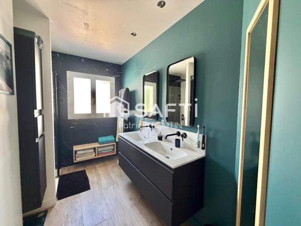 PAVILLON DE PLAIN PIED 4 CHAMBRES, BUREAU PISCINE ET GARAGES !