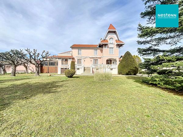 Maison de Maître Bonson 9 pièces 257 m² - 7 chambres et grand parc de 3122 m²