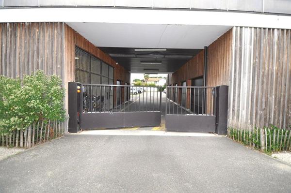 PARKING PRIVE ET SECURISE A AIGUILLON