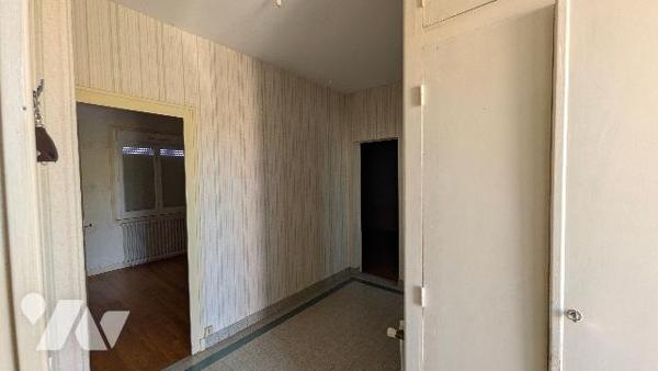 Maison d'habitation idéal investisseur proche de la gare de Mauzé-Sur-Le-Mignon.