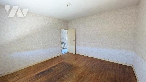 Maison d'habitation idéal investisseur proche de la gare de Mauzé-Sur-Le-Mignon.