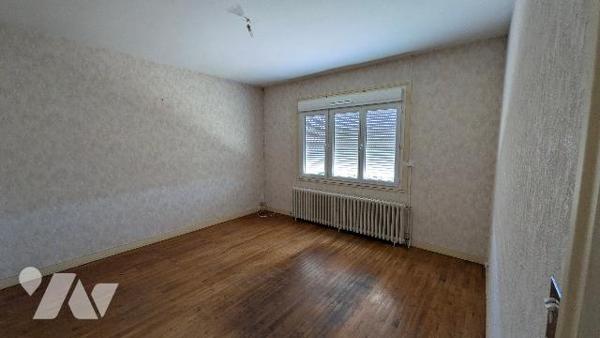 Maison d'habitation idéal investisseur proche de la gare de Mauzé-Sur-Le-Mignon.