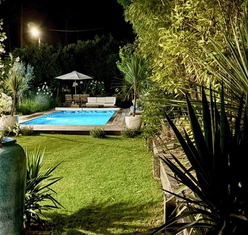 Cap Ferret, entre bassin et océan, ravissante villa bois, 4 chambres, 3 SB/SE, piscine chauffée, 3 cabanons, sur très belle parcelle végétalisée de 800m2